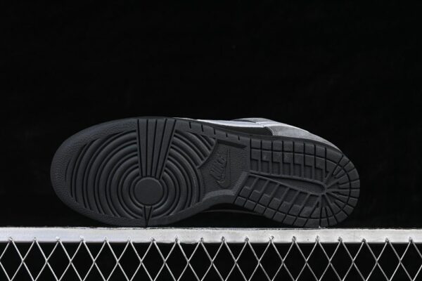 Nike Dunk Low ‘Black Metallic Silver’ II7636-001