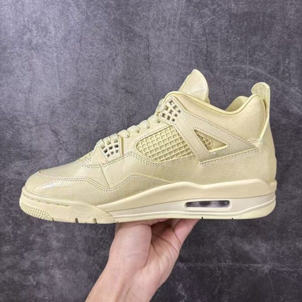 AJ 4 x J Balvin “Amazonas” IW2872-700