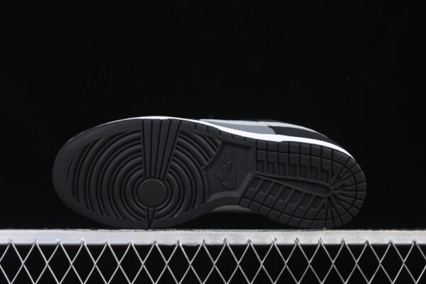Nike Dunk Low ‘Black Smoke Grey’ IB3079-001 Nike Dunk Low ‘Black Smoke Grey’ IB3079-001