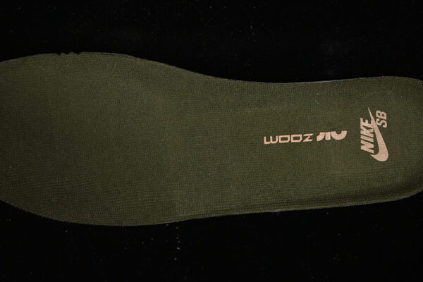 Nike SB Dunk Low ‘Light Carbon Monarch’ HF3063-002 Nike SB Dunk Low ‘Light Carbon Monarch’ HF3063-002
