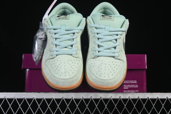 Nike SB Dunk Low ‘Verdugo Mountain’ HQ1626-300