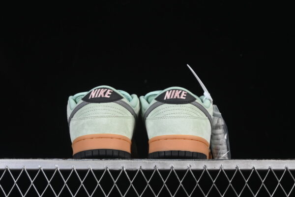 Nike SB Dunk Low ‘Verdugo Mountain’ HQ1626-300