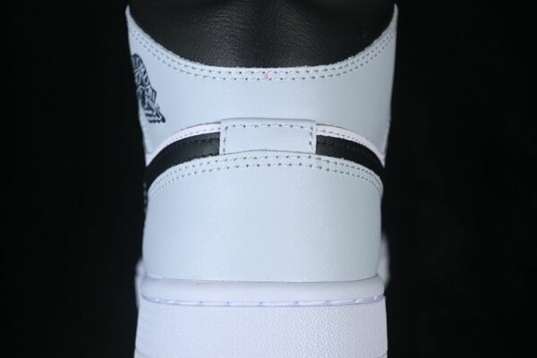 AJ 1 Mid ‘Squadron Blue’ DQ8426-002 AJ 1 Mid ‘Squadron Blue’ DQ8426-002