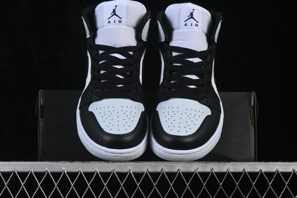 AJ 1 Mid ‘Squadron Blue’ DQ8426-002 AJ 1 Mid ‘Squadron Blue’ DQ8426-002