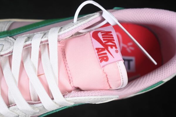 AJ 1 Low Travis Scott ‘Strawberry Matcha’ IQ7605-065