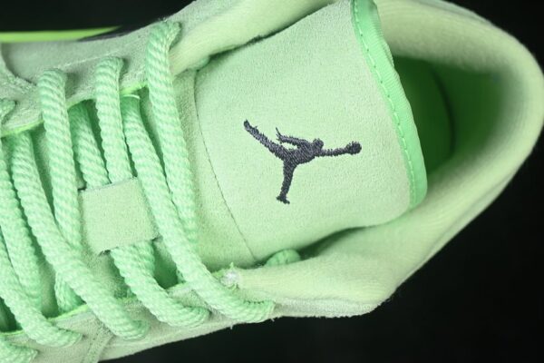 AJ 1 Low SE ‘Lime Blast’ IV6501-337 AJ 1 Low SE ‘Lime Blast’ IV6501-337