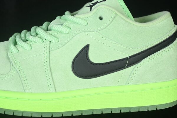 AJ 1 Low SE ‘Lime Blast’ IV6501-337 AJ 1 Low SE ‘Lime Blast’ IV6501-337