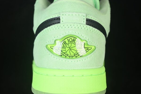 AJ 1 Low SE ‘Lime Blast’ IV6501-337 AJ 1 Low SE ‘Lime Blast’ IV6501-337