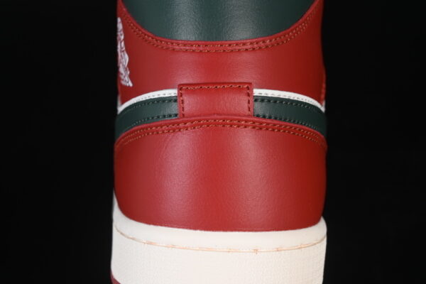 AJ 1 Mid ‘Redstone Midnight Green’ DQ8426-105 AJ 1 Mid ‘Redstone Midnight Green’ DQ8426-105