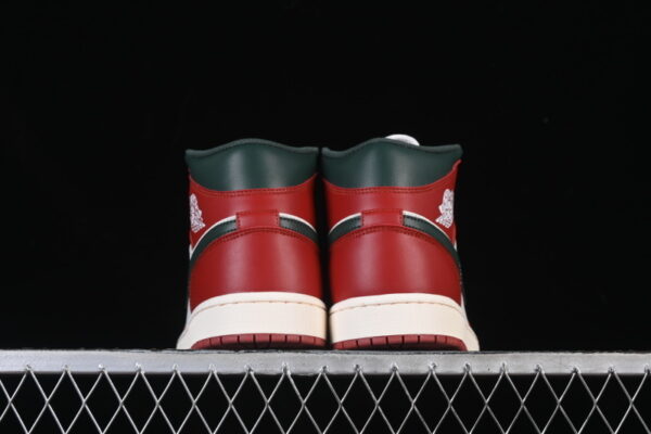 AJ 1 Mid ‘Redstone Midnight Green’ DQ8426-105 AJ 1 Mid ‘Redstone Midnight Green’ DQ8426-105