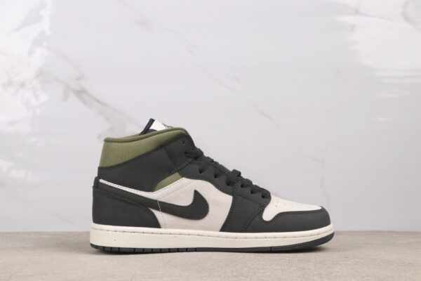 AJ 1 Mid SE ‘Off Noir Medium Olive’ HV4091-102 AJ 1 Mid SE ‘Off Noir Medium Olive’ HV4091-102