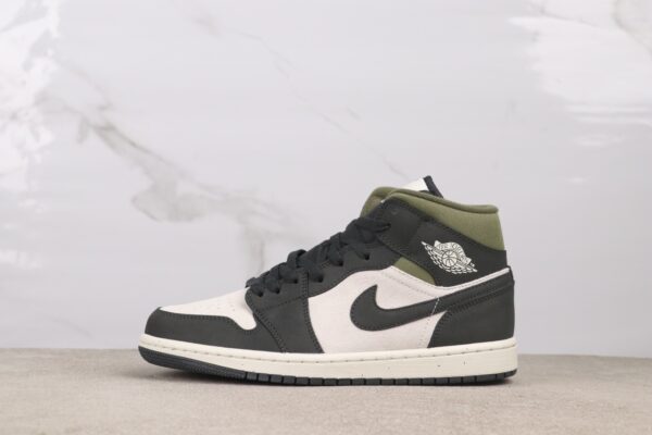 AJ 1 Mid SE ‘Off Noir Medium Olive’ HV4091-102 AJ 1 Mid SE ‘Off Noir Medium Olive’ HV4091-102