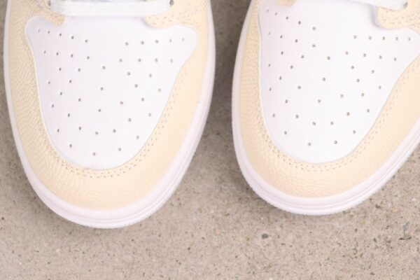AJ 1 Mid SE ‘Valentines Day’ IB7057-403 AJ 1 Mid SE ‘Valentines Day’ IB7057-403