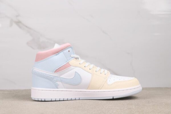 AJ 1 Mid SE ‘Valentines Day’ IB7057-403 AJ 1 Mid SE ‘Valentines Day’ IB7057-403