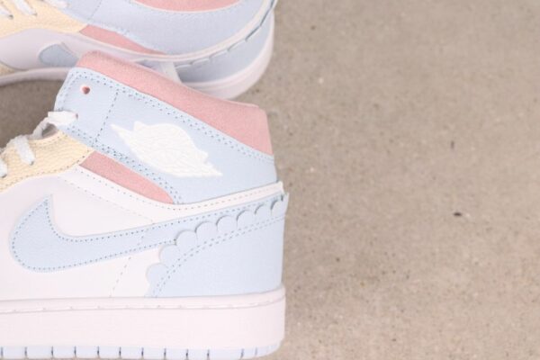 AJ 1 Mid SE ‘Valentines Day’ IB7057-403 AJ 1 Mid SE ‘Valentines Day’ IB7057-403