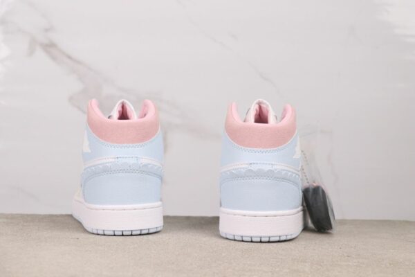 AJ 1 Mid SE ‘Valentines Day’ IB7057-403 AJ 1 Mid SE ‘Valentines Day’ IB7057-403