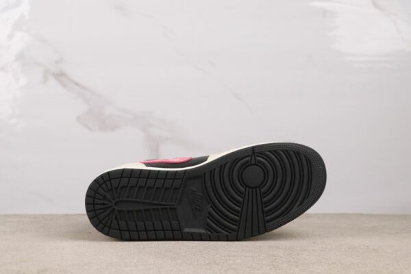 AJ 1 Mid SE Edge ‘Flight Club’ IB7007-107 AJ 1 Mid SE Edge ‘Flight Club’ IB7007-107
