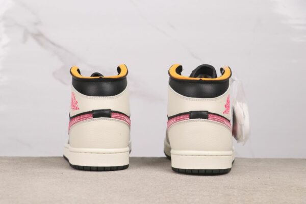 AJ 1 Mid SE Edge ‘Flight Club’ IB7007-107 AJ 1 Mid SE Edge ‘Flight Club’ IB7007-107