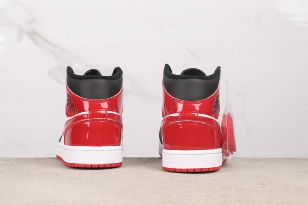 AJ 1 Mid ‘Patent Bred Toe’ HV4091-006 AJ 1 Mid ‘Patent Bred Toe’ HV4091-006