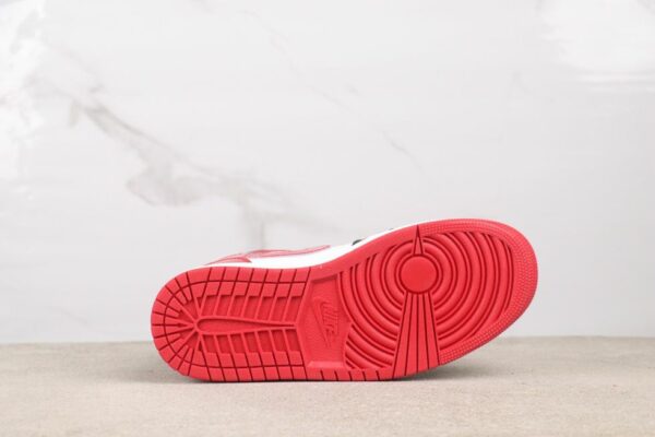 AJ 1 Mid ‘Patent Bred Toe’ HV4091-006 AJ 1 Mid ‘Patent Bred Toe’ HV4091-006