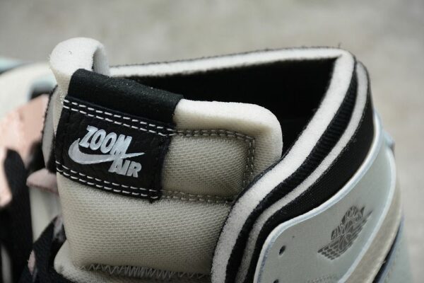 AJ 1 High Zoom CMFT ‘Easter’ CT0979-101 AJ 1 High Zoom CMFT ‘Easter’ CT0979-101