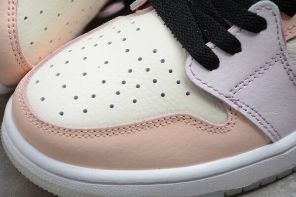AJ 1 High Zoom CMFT ‘Easter’ CT0979-101 AJ 1 High Zoom CMFT ‘Easter’ CT0979-101