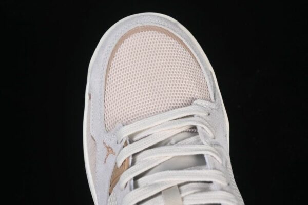 AJ CMFT Era ‘Light Orewood Brown’ HJ6778-120