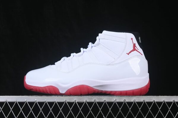 AJ 11 Retro ‘White Varsity Red’ CT8012-160