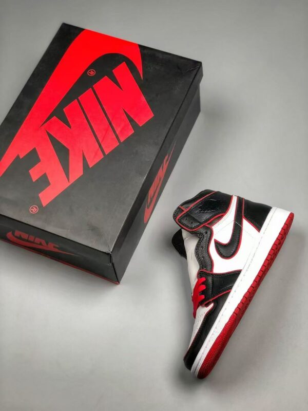 AJ 1 Retro High OG “Bloodline” 555088-062 AJ 1 Retro High OG “Bloodline” 555088-062