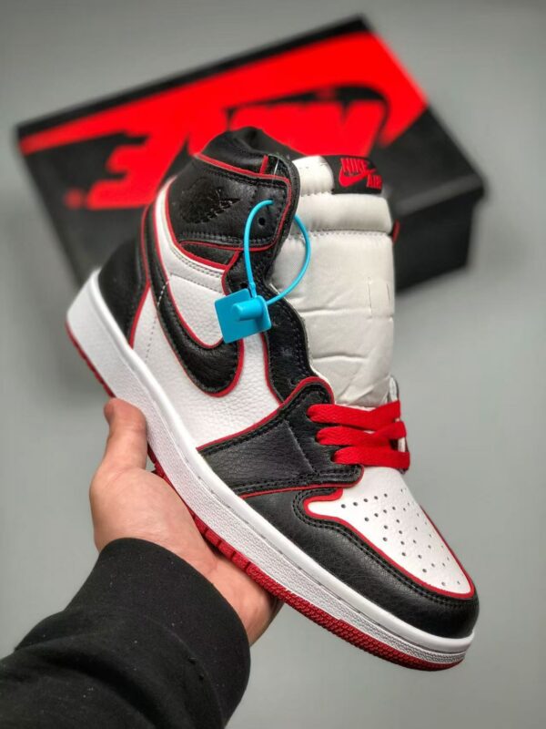 AJ 1 Retro High OG “Bloodline” 555088-062 AJ 1 Retro High OG “Bloodline” 555088-062