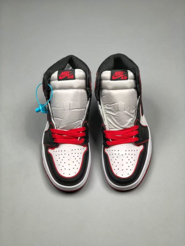 AJ 1 Retro High OG “Bloodline” 555088-062 AJ 1 Retro High OG “Bloodline” 555088-062