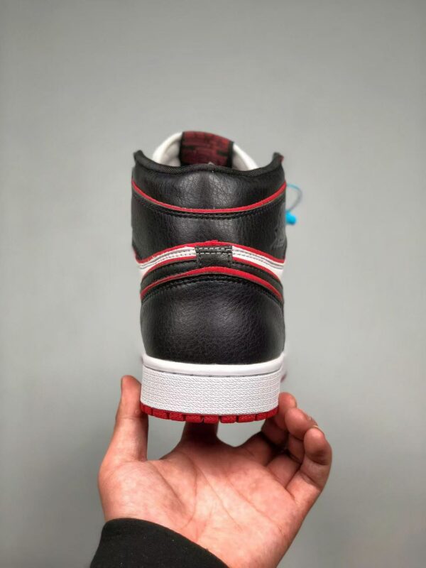 AJ 1 Retro High OG “Bloodline” 555088-062 AJ 1 Retro High OG “Bloodline” 555088-062