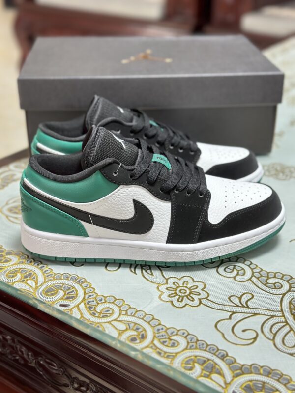 AJ 1 Low GS ‘Mystic Green’ 553558-113 AJ 1 Low GS ‘Mystic Green’ 553558-113