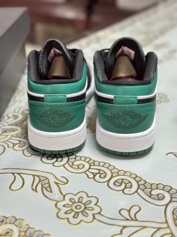 AJ 1 Low GS ‘Mystic Green’ 553558-113 AJ 1 Low GS ‘Mystic Green’ 553558-113
