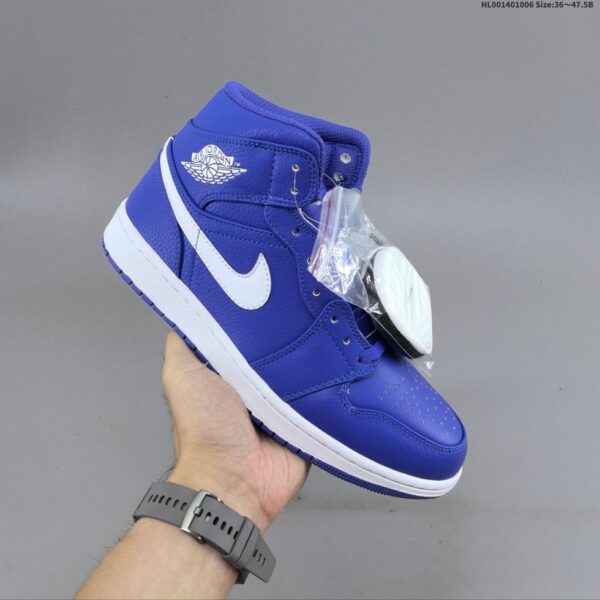 AJ 1 Retro High OG ‘Hyper Royal’ 575441-401
