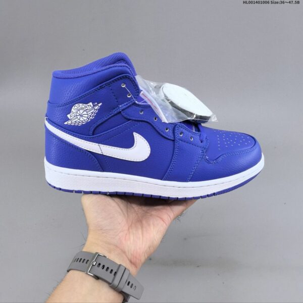 AJ 1 Retro High OG ‘Hyper Royal’ 575441-401