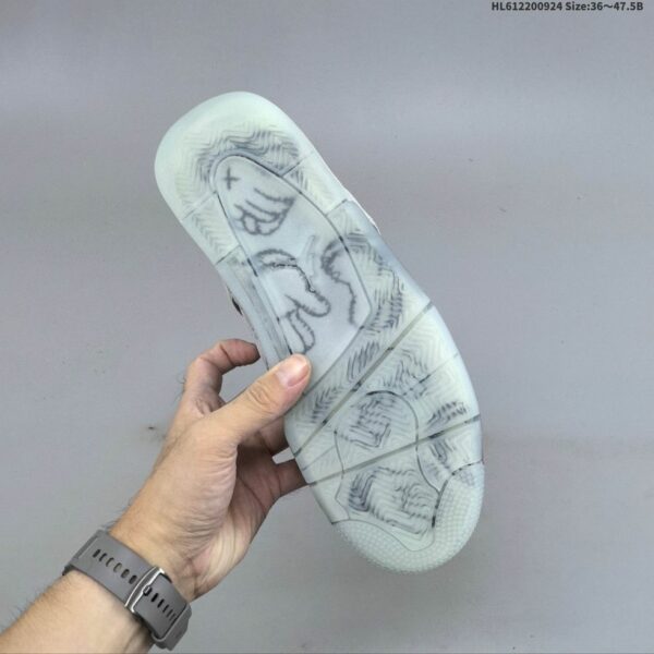 AJ 4 Retro x KAWS ‘Cool Grey’ 930155-003
