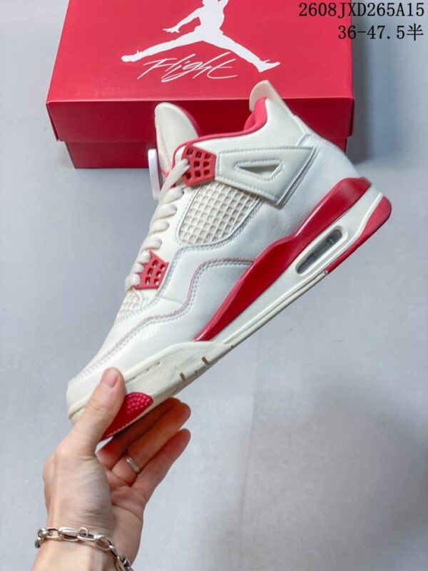 AJ 4 Retro ‘Sierra Red’ HV0823-108 AJ 4 Retro ‘Sierra Red’ HV0823-108
