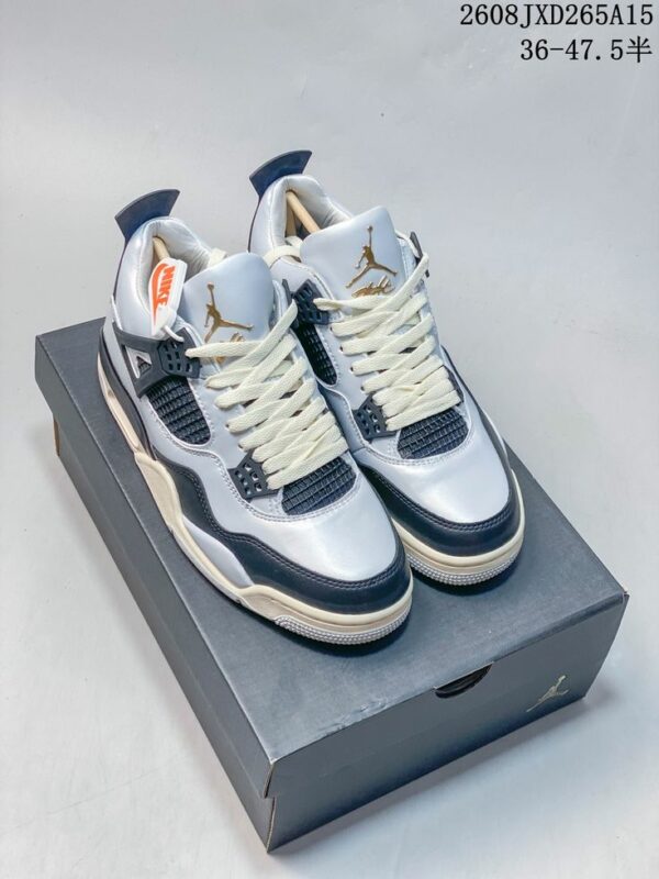 AJ 4 Retro ‘Pure Platinum’ FZ8585-070