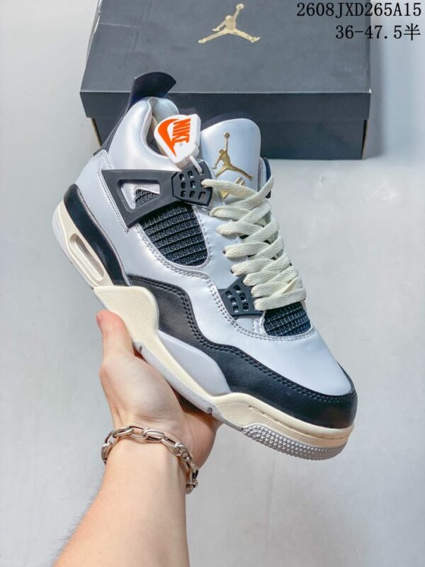 AJ 4 Retro ‘Pure Platinum’ FZ8585-070