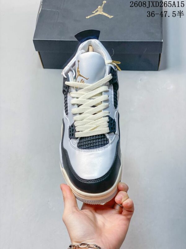 AJ 4 Retro ‘Pure Platinum’ FZ8585-070