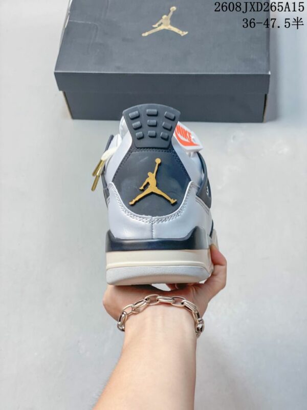 AJ 4 Retro ‘Pure Platinum’ FZ8585-070